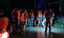 T&#236;m thấy thi thể ch&#225;u b&#233; bị nước lũ cuốn khi đi qua ngầm tr&#224;n