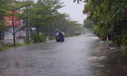 Miền Trung vẫn c&#242;n mưa cực lớn tr&#234;n 700m, rủi ro thi&#234;n tai vẫn rất cao
