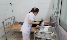 Bộ Y tế v&#224;o cuộc vụ c&#244;ng nh&#226;n nhập viện nghi do ngộ độc thực phẩm tại Huế