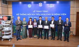 Gia đ&#236;nh GS Đ&#224;o Văn Long tặng 10 hệ thống nội soi ti&#234;u h&#243;a, g&#243;p phần n&#226;ng chất lượng y tế cơ sở