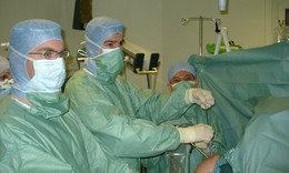 B&#225;c sĩ Tăng H&#224; Nam Anh kể chuyện đi Ph&#225;p học phẫu thuật