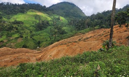 Kinh ho&#224;ng sạt lở n&#250;i, đất đ&#225; tr&#250;t &#224;o &#224;o &#39;như th&#225;c&#39; ở v&#249;ng cao Đ&#224; Nẵng