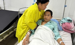 X&#243;t xa ho&#224;n cảnh của người đ&#224;n &#244;ng d&#226;n tộc Th&#225;i nằm liệt sau tai nạn cần sự trợ gi&#250;p