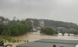 Hơn 170 hộ d&#226;n Phong Điền, Huế ch&#236;m trong nước lũ