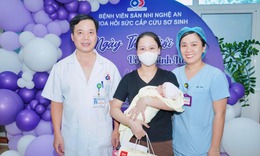 B&#233; g&#225;i 500g xuất viện sau 135 ng&#224;y điều trị tại Bệnh viện Sản Nhi Nghệ An