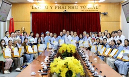 Ng&#224;y Nh&#224; gi&#225;o Việt Nam, thầy thuốc tri &#226;n thầy c&#244; gi&#225;o l&#224; bệnh nh&#226;n ung thư