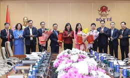 Bộ trưởng Bộ Y tế trao quyết định điều động, bổ nhiệm, bổ nhiệm lại l&#227;nh đạo nhiều đơn vị