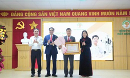 T&#244;n vinh t&#226;n Ph&#243; Gi&#225;o sư của ng&#224;nh Y Nghệ An