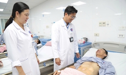 Th&#243;i quen uống qu&#225; nhiều rượu khiến người đ&#224;n &#244;ng phải phẫu thuật cắt dạ d&#224;y điều trị ung thư 