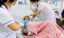 Sẵn s&#224;ng thu dung, cấp cứu, hỗ trợ kịp thời y tế cho người d&#226;n v&#249;ng ngập lụt