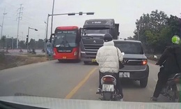 Video t&#224;i xế xe tải vượt ẩu su&#253;t g&#226;y tai nạn tr&#234;n Quốc lộ 3