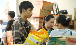 TPHCM mở th&#234;m nhiều điểm tiếp nhận nhu yếu phẩm hỗ trợ đồng b&#224;o v&#249;ng lũ 