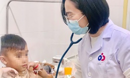 B&#233; trai người L&#224;o hồi phục kỳ diệu sau một tuần điều trị hội chứng thận hư tại Nghệ An