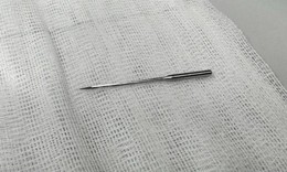 B&#233; trai 11 tuổi su&#253;t mất mạng v&#236; nuốt kim may đồ d&#224;i 4cm