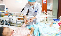 Trẻ đang b&#236;nh thường bỗng ăn k&#233;m, hoảng loạn, n&#243;i nhảm, co cứng ch&#226;n tay do mắc vi&#234;m n&#227;o tự miễn