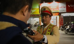 Kiểm tra nồng độ cồn cuối tuần, nhiều c&#244;ng nh&#226;n, lao động phổ th&#244;ng vi phạm