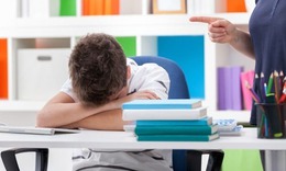 Từ 15/12, cha mẹ cưỡng &#233;p con học qu&#225; sức bị phạt 10 triệu đồng