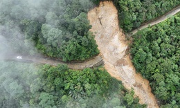 Cận cảnh sạt lở nghi&#234;m trọng đường l&#234;n đỉnh Bạch M&#227;