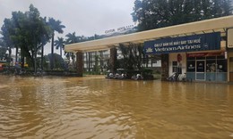 Kh&#244;ng kh&#237; lạnh duy tr&#236;, Bắc Bộ trời lạnh, Trung Bộ mưa to do ảnh hưởng b&#227;o Kalmaegi