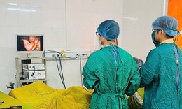 Nam sinh lớp 10 Hải Ph&#242;ng bị thủng dạ d&#224;y hiếm gặp