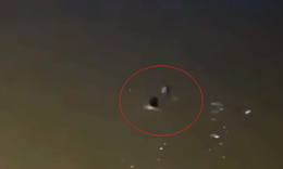 Người đ&#224;n &#244;ng &#39;v&#244; danh&#39; lao xuống d&#242;ng nước xiết cứu phụ nữ nhảy cầu