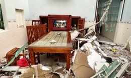 B&#227;o số 13 l&#224;m 5 người chết, hơn 26 ngh&#236;n ng&#244;i nh&#224; bị sập, tốc m&#225;i