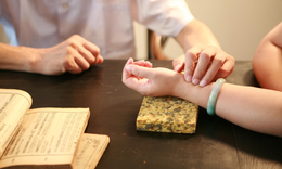 Y học cổ truyền ng&#224;y c&#224;ng chứng minh được vị tr&#237;: L&#224;m g&#236; để tiếp tục bảo tồn v&#224; ph&#225;t huy?