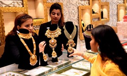 Gi&#225; v&#224;ng rời khỏi mức cao nhất trong gần ba tuần