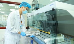 Đằng sau một đơn vị m&#225;u l&#224; cả cuộc chiến ph&#242;ng, chống HIV của những con người thầm lặng