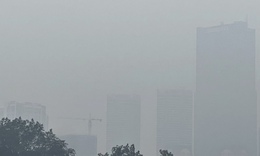 &#212; nhiễm k&#233;o d&#224;i, bụi mịn bao tr&#249;m h&#224;ng loạt t&#242;a nh&#224; cao tầng ở H&#224; Nội