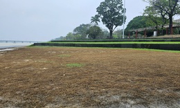 Hiện trạng s&#226;n khấu ngo&#224;i trời kết hợp đường dạo ven s&#244;ng ở Huế sau lũ