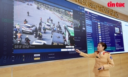 B&#234;n trong trung t&#226;m điều khiển 1.837 camera AI ở H&#224; Nội