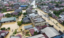 Lũ lụt Indonesia sau 2 tuần: Cứu trợ vẫn c&#242;n chật vật, hơn 1.000 người chết