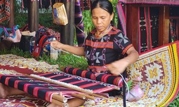 Nghề dệt Dèng ở Huế: Giữ hồn văn hóa, mở đường thoát nghèo