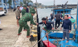 Cứu 6 ngư dân gặp nạn đưa vào đảo tiền tiêu