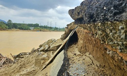 Sạt lở 'nuốt' đường, đe doạ nhà cửa, đất sản xuất của người dân