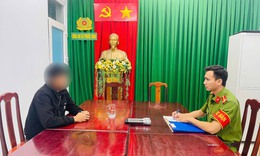 Công an làm việc với nam thanh niên hát karaoke gây ồn ào