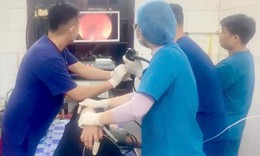 Suýt thủng thực quản vì viên thuốc 