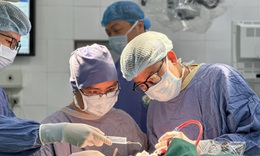 &#193;p dụng kỹ thuật mới trong phẫu thuật u thần kinh đệm lan tỏa, r&#250;t ngắn thời gian mổ