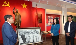 Bộ Y tế tiếp nhận tư liệu quý về Chủ tịch Hồ Chí Minh