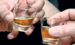 Bộ Y tế: Dừng lưu thông ngay sản phẩm rượu nghi gây ngộ độc khiến 1 người ở Hải Phòng tử vong