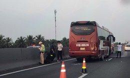 Ùn tắc kéo dài trên cao tốc TP Hồ Chí Minh - Trung Lương vì hai xe khách đâm nhau