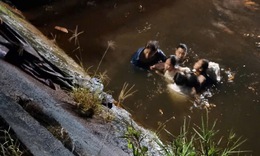 Lao xuống kênh nước sâu cứu 3 người gặp nạn trong đêm mưa