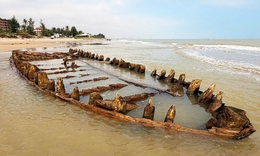 Cận cảnh tàu cổ hàng trăm năm tuổi nhiều lần xuất lộ rồi lại bồi lấp