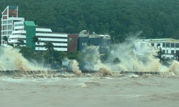 Miền Trung cục bộ c&#243; nơi mưa rất to, s&#243;ng biển cao đến 3m