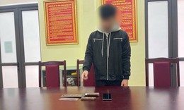 Khởi tố nam sinh lớp 12 dùng dao đe dọa, cướp điện thoại của bạn
