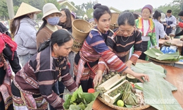 Mâm cỗ cuối năm thắt chặt tình đoàn kết các dân tộc