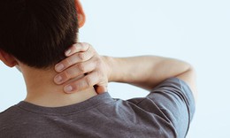 Đau cổ vai cánh tay cần làm gì để giảm đau và phòng bệnh?