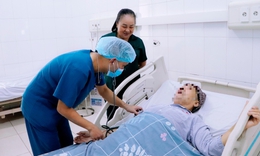 Đau xương khớp người đàn ông tự tiêm thuốc giảm đau dẫn đến sốc nhiễm khuẩn, thủng tạng rỗng 