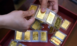 Giá vàng hôm nay ngày 31/12 tiếp đà giảm rất mạnh